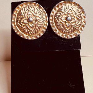 VINTAGE DOTTIE SMITH  GOLD TONE CLIP ON EARRINGS